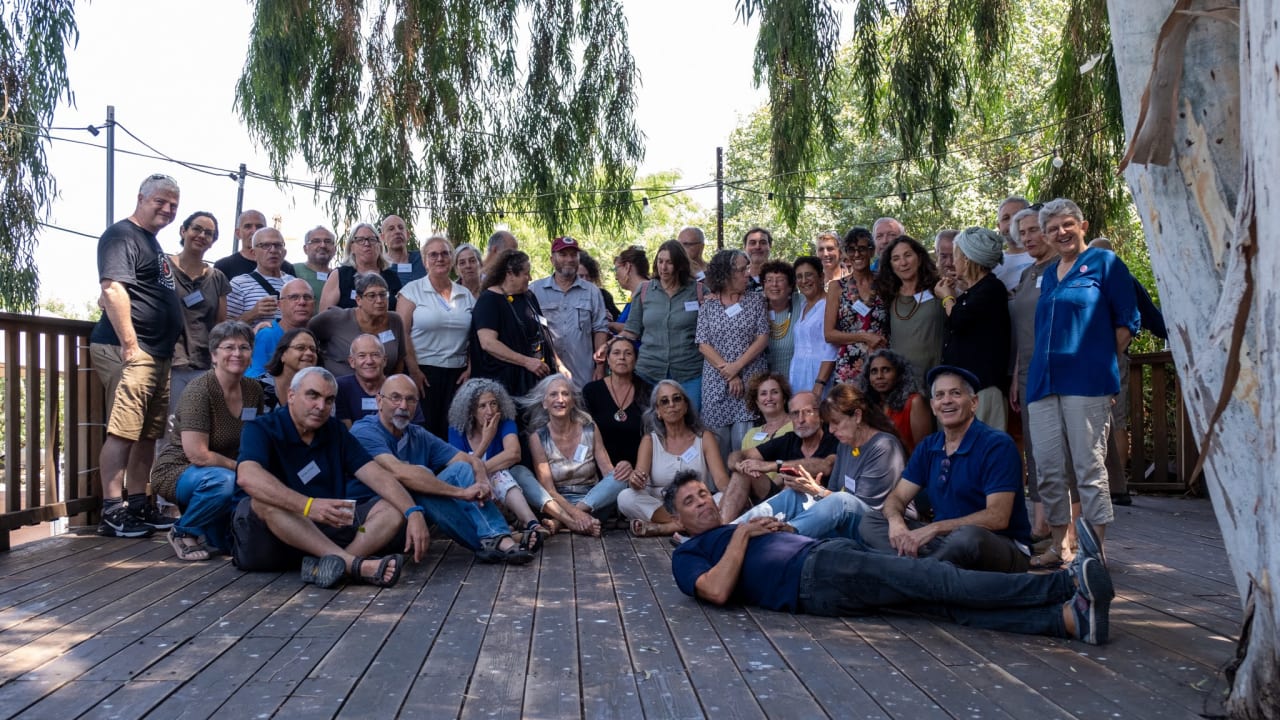 מתנדבים מחו״ל מלמדים אנגלית ביישובי עוטף עזה